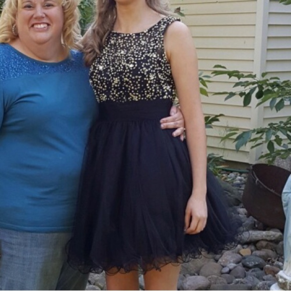 Mom Cheri short dress Size 4 black and gold